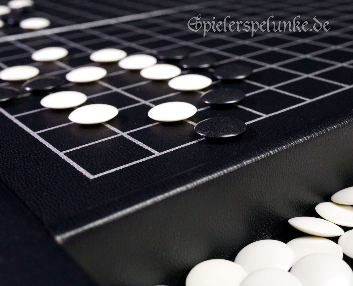 Go Go Bang Spielekoffer Leder schwarz mit Spielsteinen